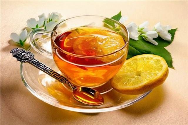 தேன் மற்றும் எலுமிச்சையுடன் தேநீர்